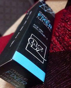 Women&#39;s Makeup Fixer