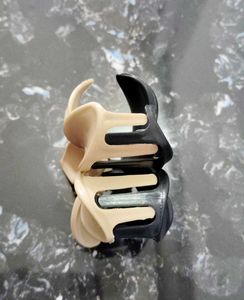 Cream Flower Hair Claw Clip💫