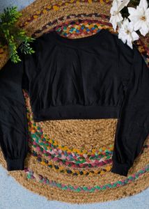Black Full Sleeves Crop Top