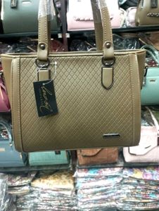 ✨Elegant and Stylish Handbag 👜