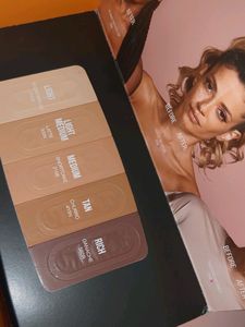 Huda Beauty Foundation Sample