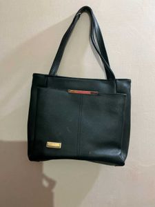 black tote bag