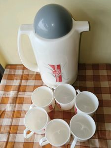 Milton Vacuum Thermos Flask And 6 Cups