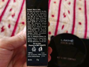 Lakme Absolute Wet N Dry Compact