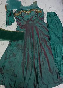 Princess 👑 Green Gown With Dupata Legi Sleeves