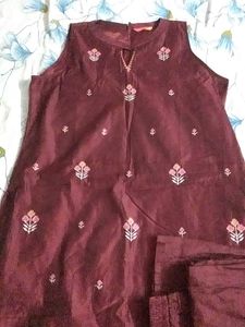Sleeveless Kurta Set From Vishudh