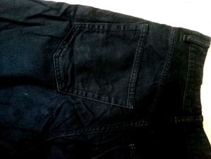 Knee Cut Jeans