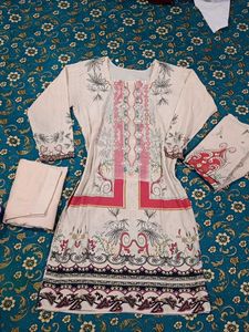 Elegant Pakistani Salwar Kameez