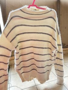 White Sweatshirt With Gray Strips