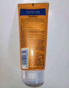 Vaseline Gluta Hya Spf 50 PA+++ Sunscreen