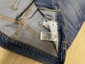 Levis Straight Fit Jeans