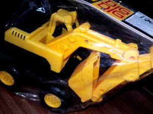 Toy excavator💕