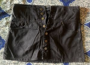 BLACK HIGH WAISTED DENIM SKORT