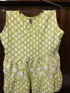 Sleeveless Green Kurta