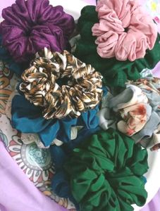 Scrunchies♥️