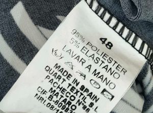 🇪🇸Chic Monochrome Abstract Print V-Neck Top