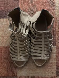 White Causal Flats