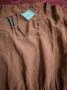 New top with tag