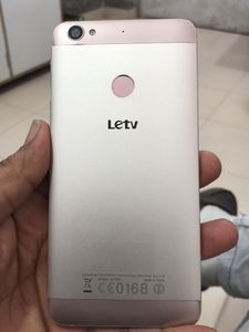 Letv Mobile 3gb RAM 32 GB Ron  Upar Thoda Glass Crack Hai Lekin Koi Dikkat Nahi Sab Kuchh Badhiya Chalta Hai