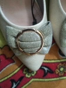 Moodys&#39; Heels with Bow Accent
