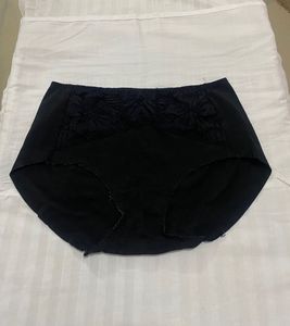 Black Innerwear with Lace Detail 24-28