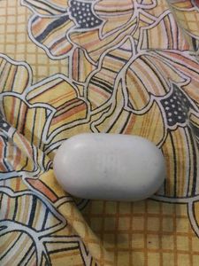 JBL Vibe 100TWS Earbuds right side working