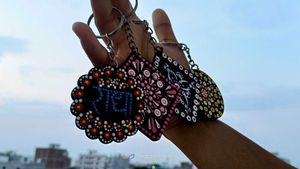 Key Chain With Paper Weight