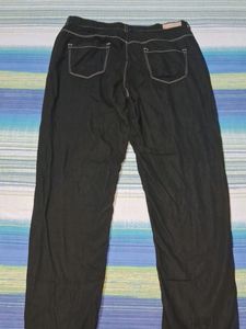 A Black Skinny Jeans
