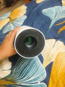 Brand New Portable Projector with Inbuilt Speaker