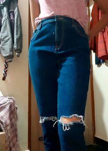 Women&#39;s Stylish Blue Ripped Jeans