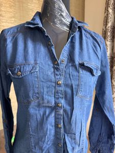 Well Fitted Buttoned Denim Shirt
