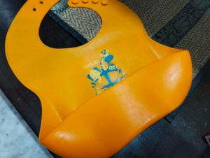 Baby Luvlap Bib(Plastic)