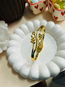 Golden Leaf Design Bracelet