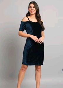 Elegant Navy Velvet Off-Shoulder Dress