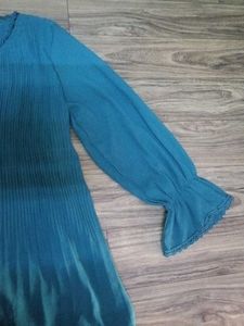 Green Long Sleeve Top