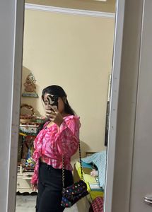 Pink Ruffle knot top 🎀💘