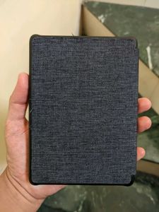 Kindle 10th Generation with Cover