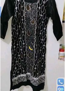 Elegant Black &amp; White Suit Free Earing Maching