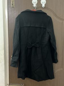 Korean Bow Overcoat.. Has Some Lint In It Tge Rest Its Perfectly Fine And Will Look Like New In Just One Wash!