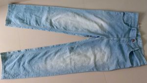 Light Wash Relaxed Fit Jeans