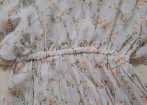 Strechable White floral frock🌷