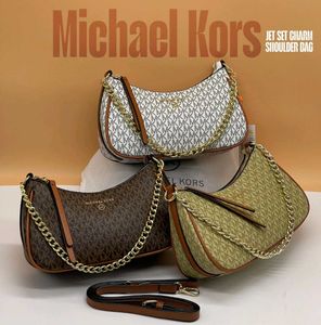 MK JET SET CHARM SMALL LOGO POCHETTE BAG