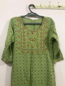 Green kurtha set along with  dupatta✨💚