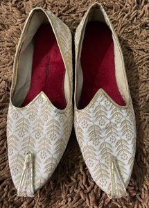 Traditional Mojari For Men