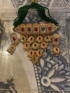 M Selling A Rajsthani Jewellery.