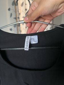 H&amp;M Black Long Sleeve Crop Top