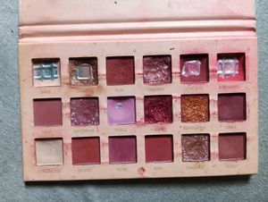 Huda Beauty Eyeshadow Palette