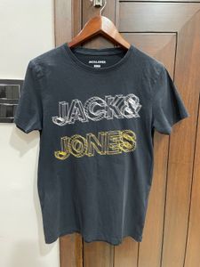2 Men’s T-shirts Combo