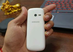 Samsung Feature Phone - Retro Style