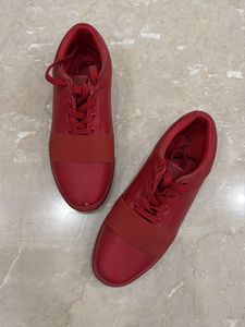 Red casual sneakers